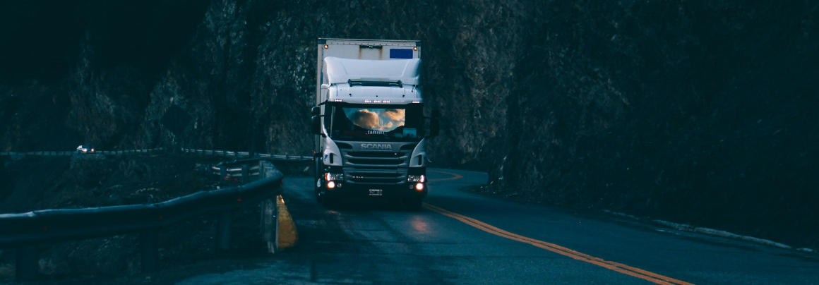 Die Rolle der Spritpreise in der Logistik: Strategien für kosteneffiziente Fahrten